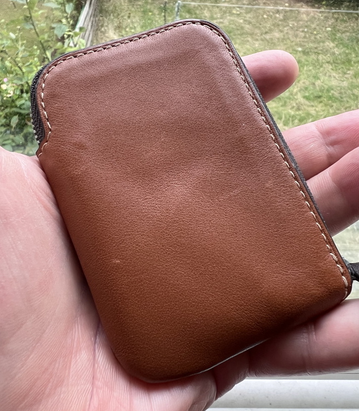 Handmade Leather Card Holder - The Thin Finn Russet / Gold